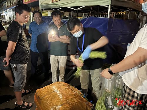 深夜出击 冷水江开展农贸市场食用农产品联合抽检