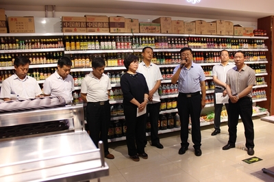 全市食用农产品监管工作现场观摩会与会人员来静宁县观摩
